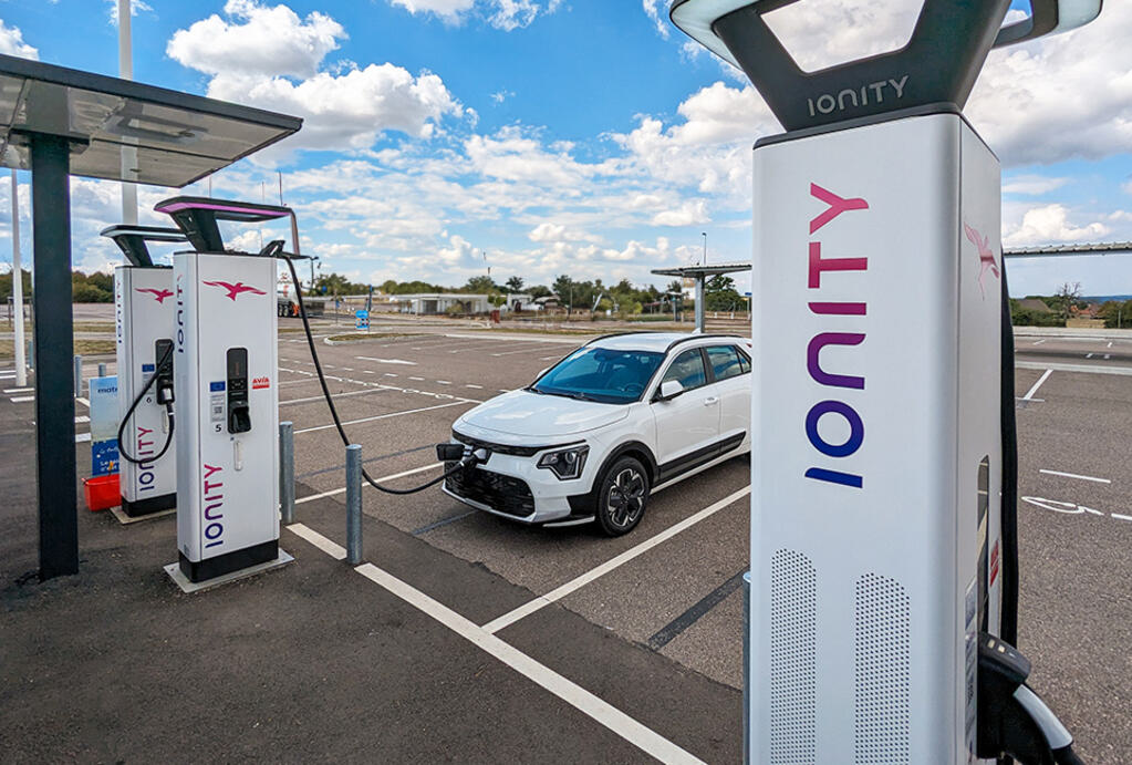 Prix d'une recharge de voiture électrique sur autoroute.